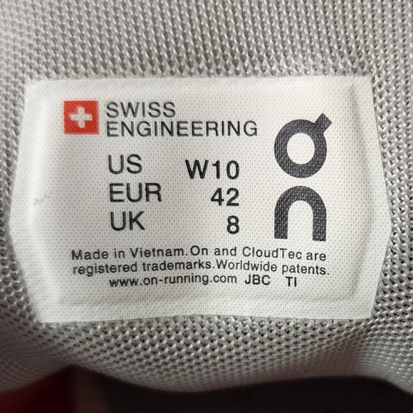 On Cloud Rust/Rose Cloudflow Running Shoes Size 10. - Picture 9 of 16